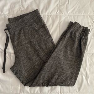 Danskin Now heather gray jogger capris